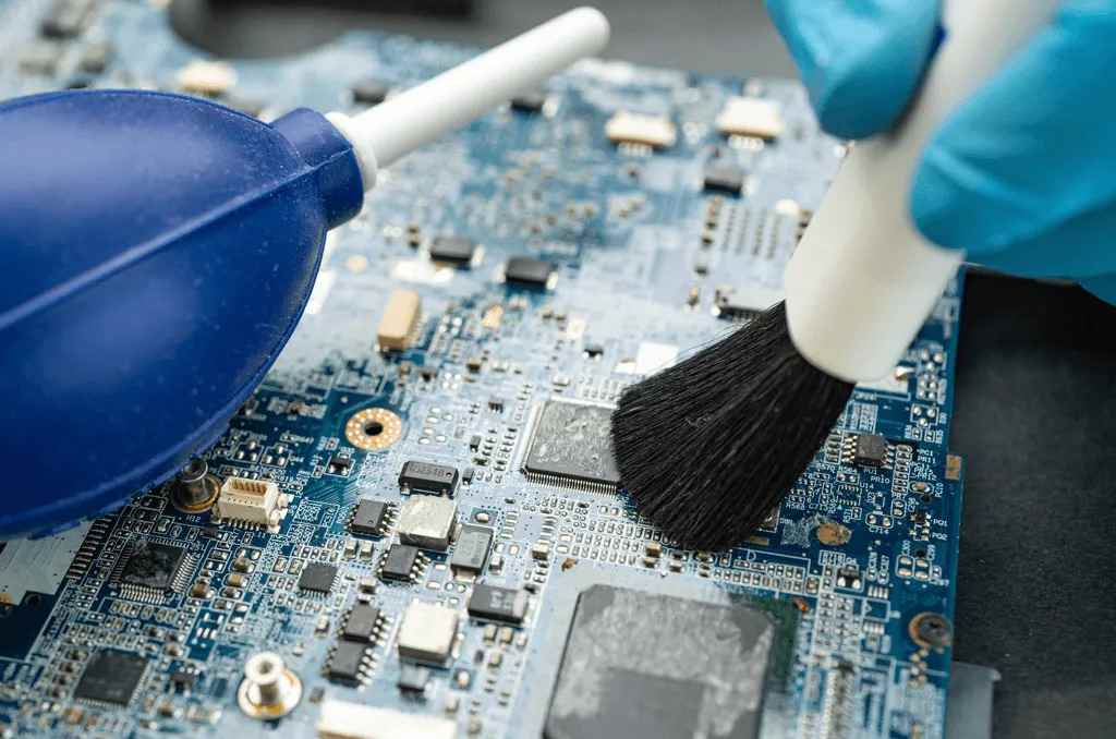 Can You Use 70% Isopropyl Alcohol To Clean Electronics?